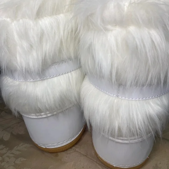 Furry boots - Picture 3 of 4